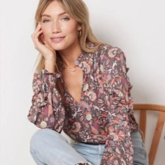Evereve Tops - EUC Evereve Clara Floral Ruffle Trim Blouse, Sz - M